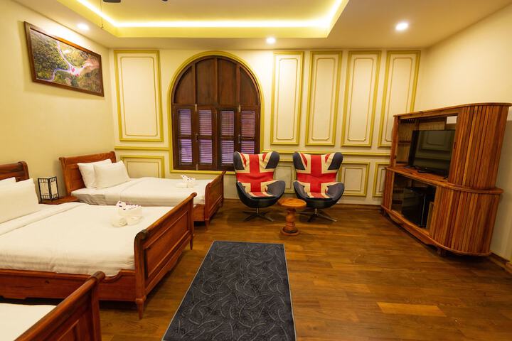Room 11 of 28