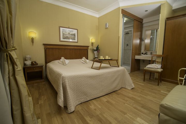 Room 10 of 29