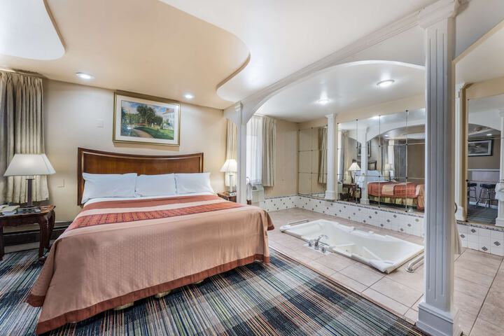 Deluxe Room with King Bed (26 of 26)