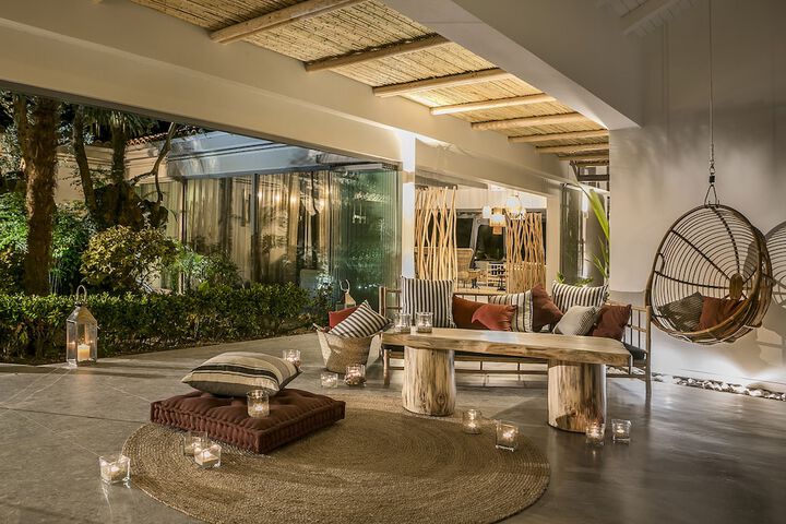 Entrance & Lobby