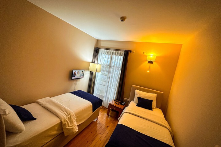 Room 4 of 18
