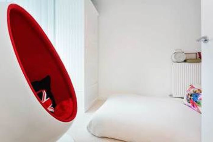 Room 8 of 16