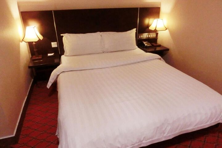 Room 13 of 38