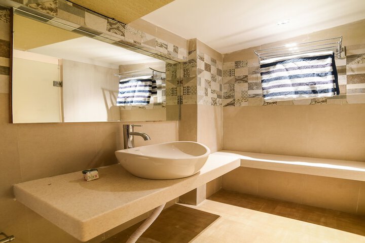 Room 13 of 26