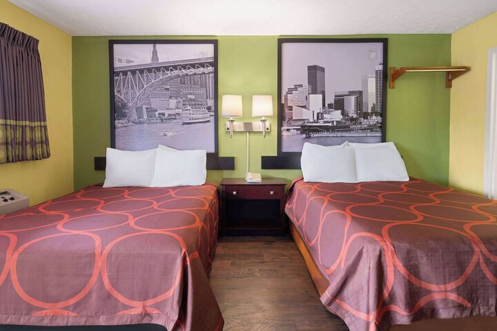 2 Double Beds (10 of 10)