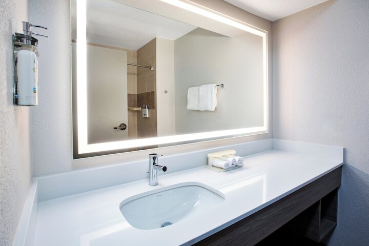 Room 15 of 24