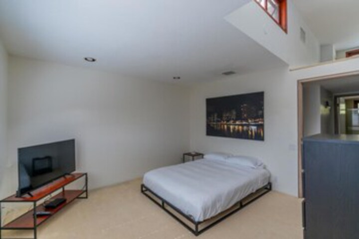 Room 37 of 44