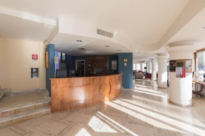 Entrance & Lobby