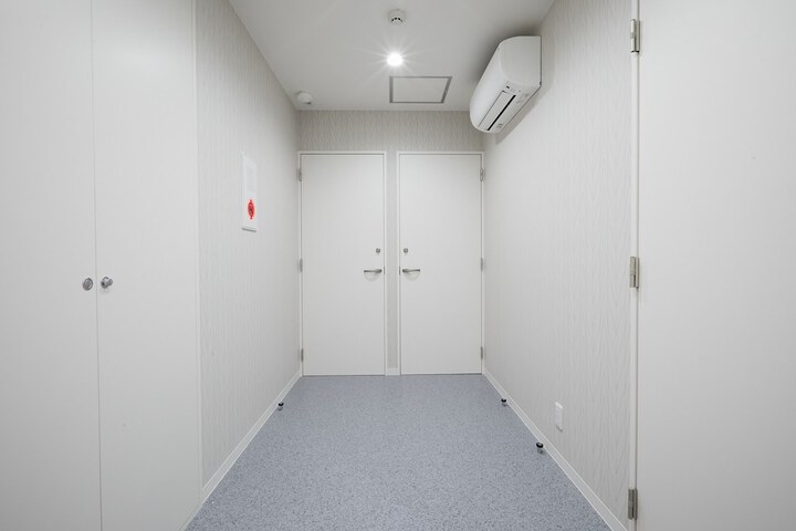 Ballroom/Hall 85 of 86
