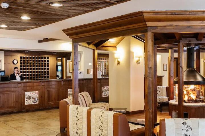 Entrance & Lobby