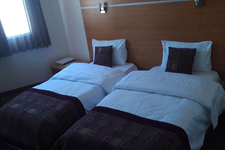 Room 6 of 32