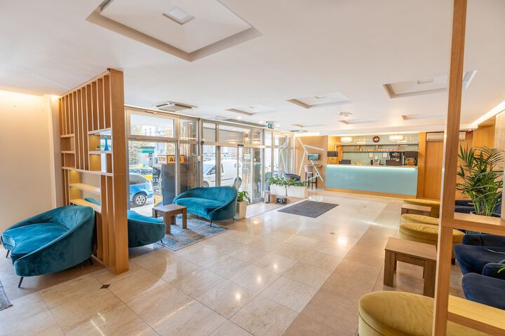 Entrance & Lobby