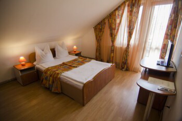 Room 32 of 47