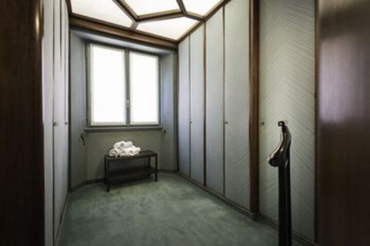 Room 11 of 28