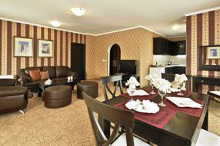 Room 33 of 48