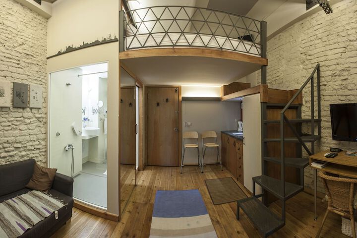 Room 8 of 73