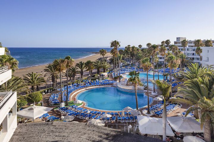 Hotel Pool