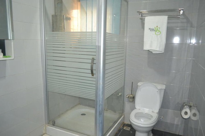 Room 10 of 16