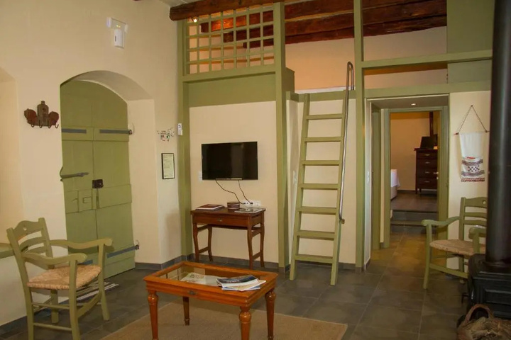 Room 3 of 16
