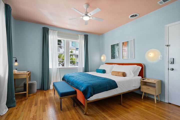 Room 53 of 136