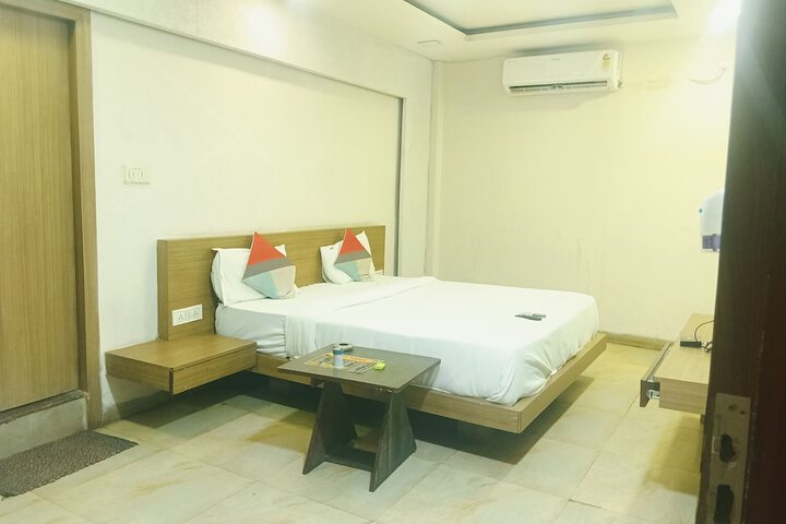 Room 8 of 17