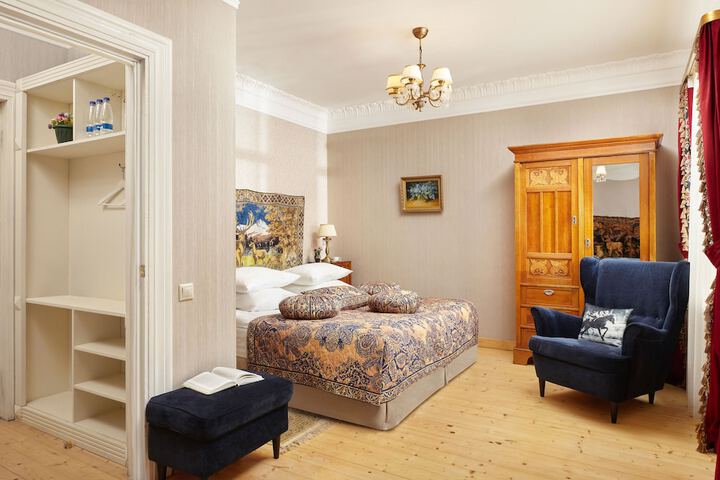 Room 15 of 73