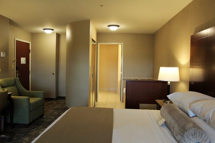 Room 11 of 33