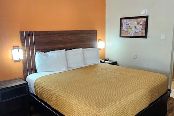 1 King Bed (9 of 22)