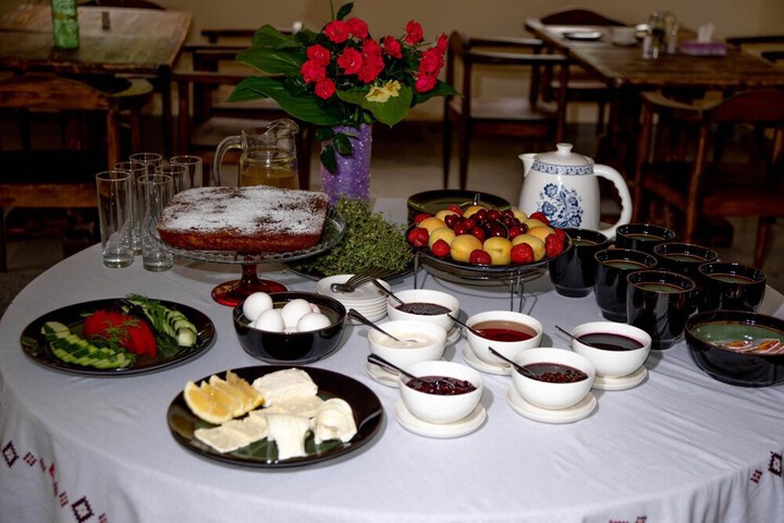 Dining 32 of 55