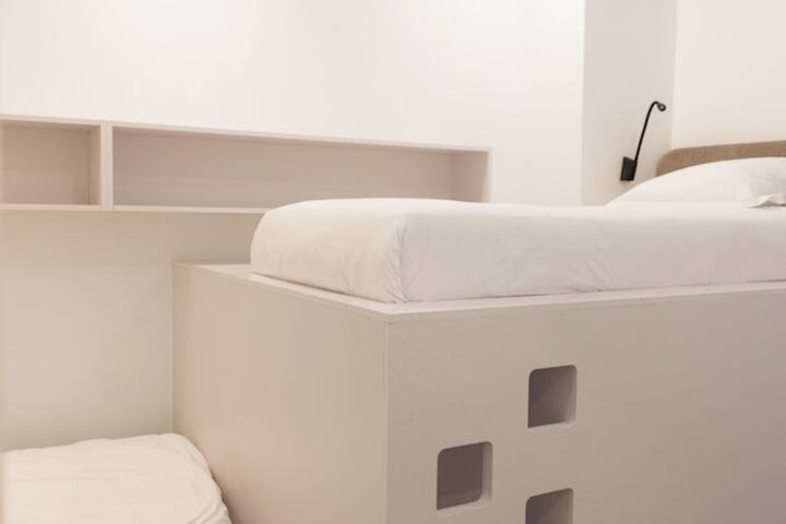 Room 25 of 86