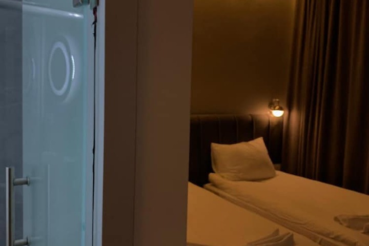 Room 8 of 9