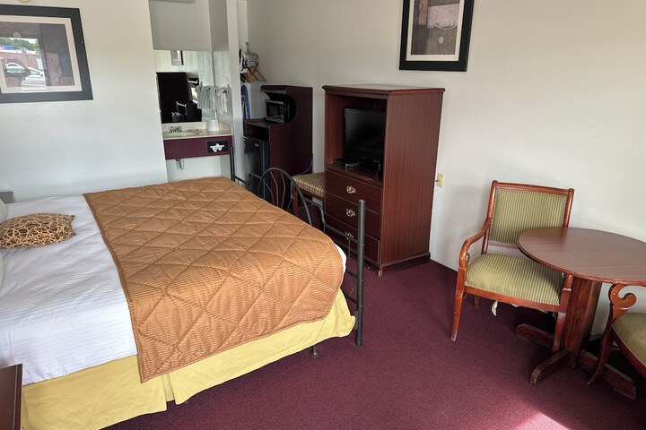 Room 32 of 72