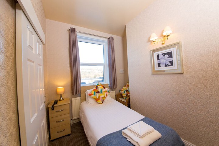 Room 9 of 36