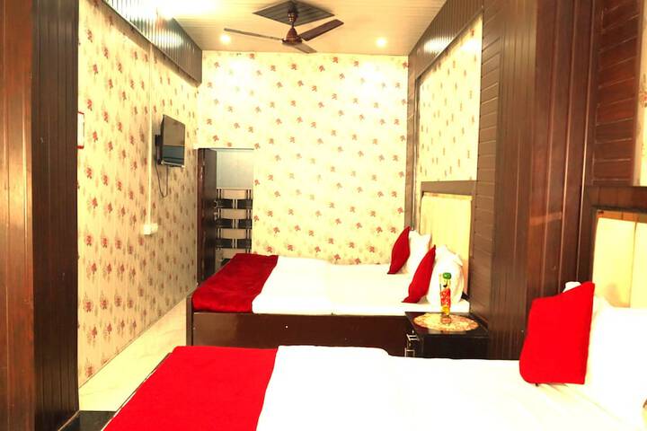 Room 12 of 36