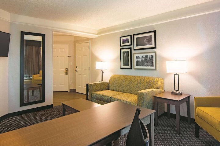 1 King Bed Mobility Accessible (19 of 21)