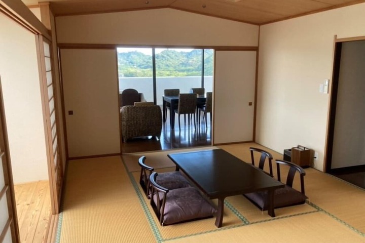 Room 14 of 28