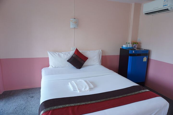 Room 4 of 27