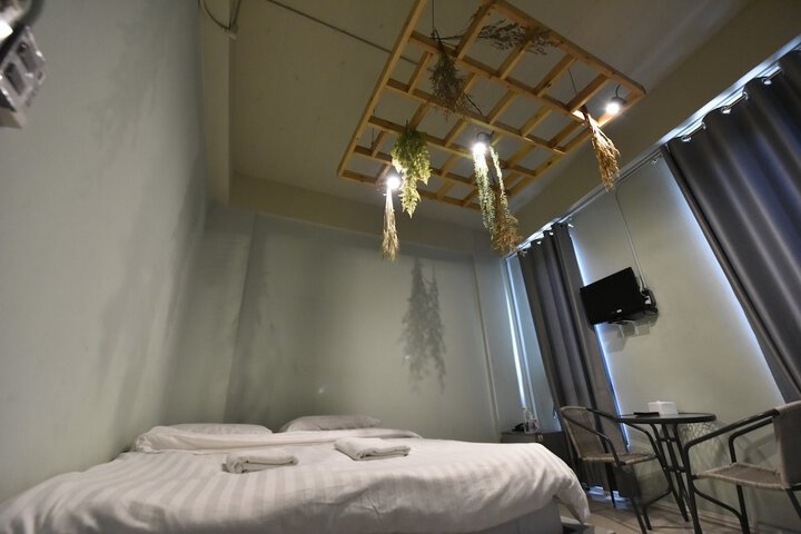 Room 8 of 24