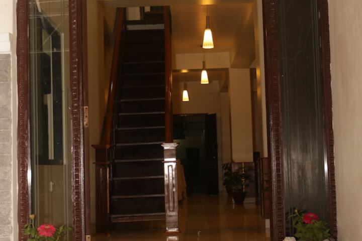Ballroom/Hall 36 of 52