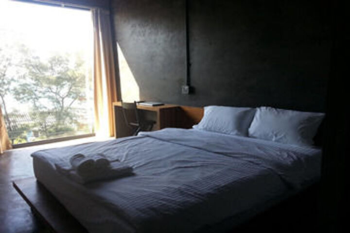Room 21 of 38