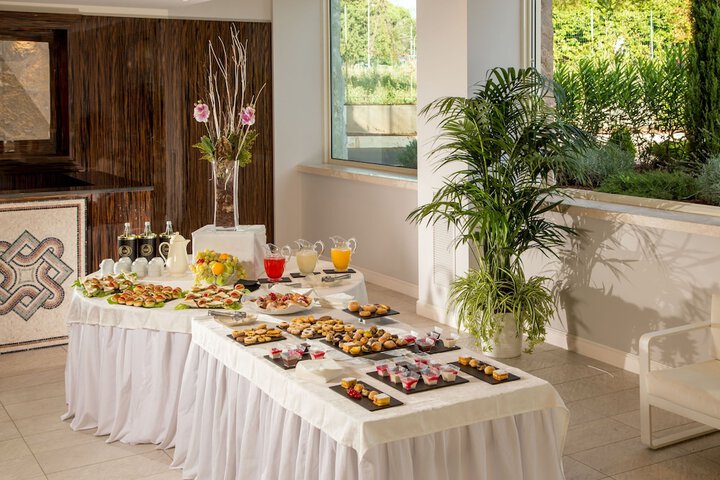 Dining 60 of 135