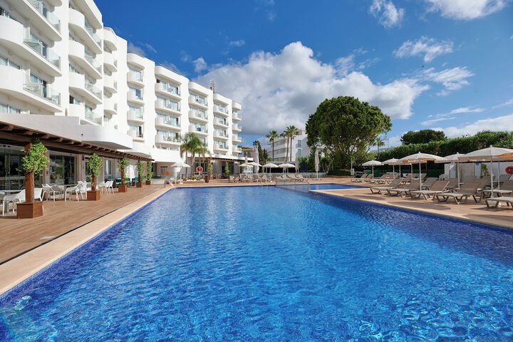 Hotel Pool