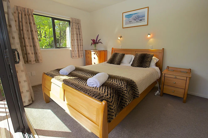 Room 4 of 9