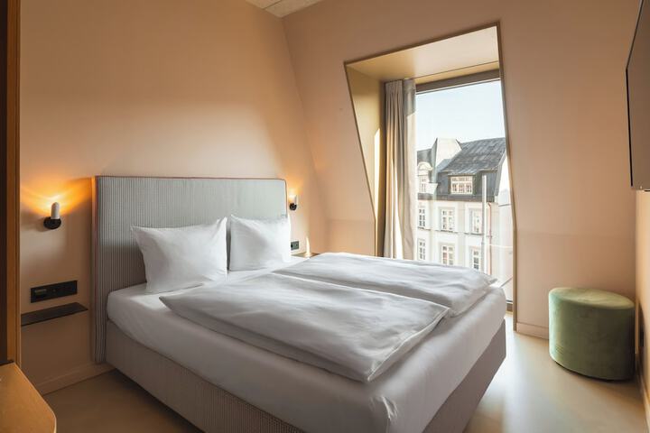 Room 26 of 112