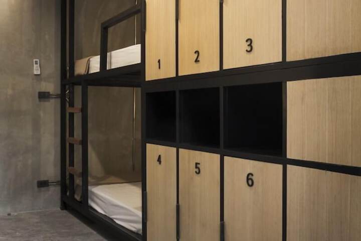 Room 25 of 81