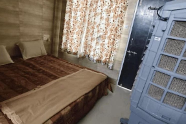 Room 9 of 14