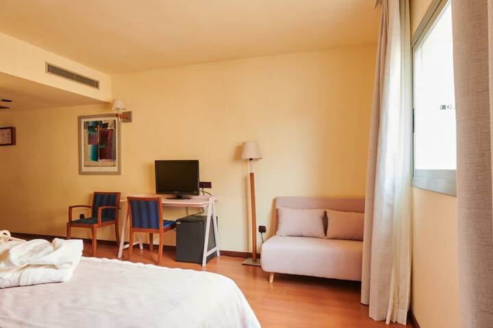 Room 27 of 186