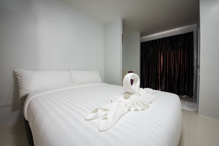 Room 7 of 18