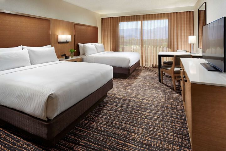 2 Queen Beds (8 of 9)