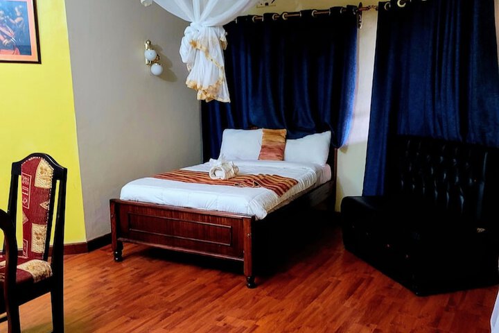 Room 6 of 63